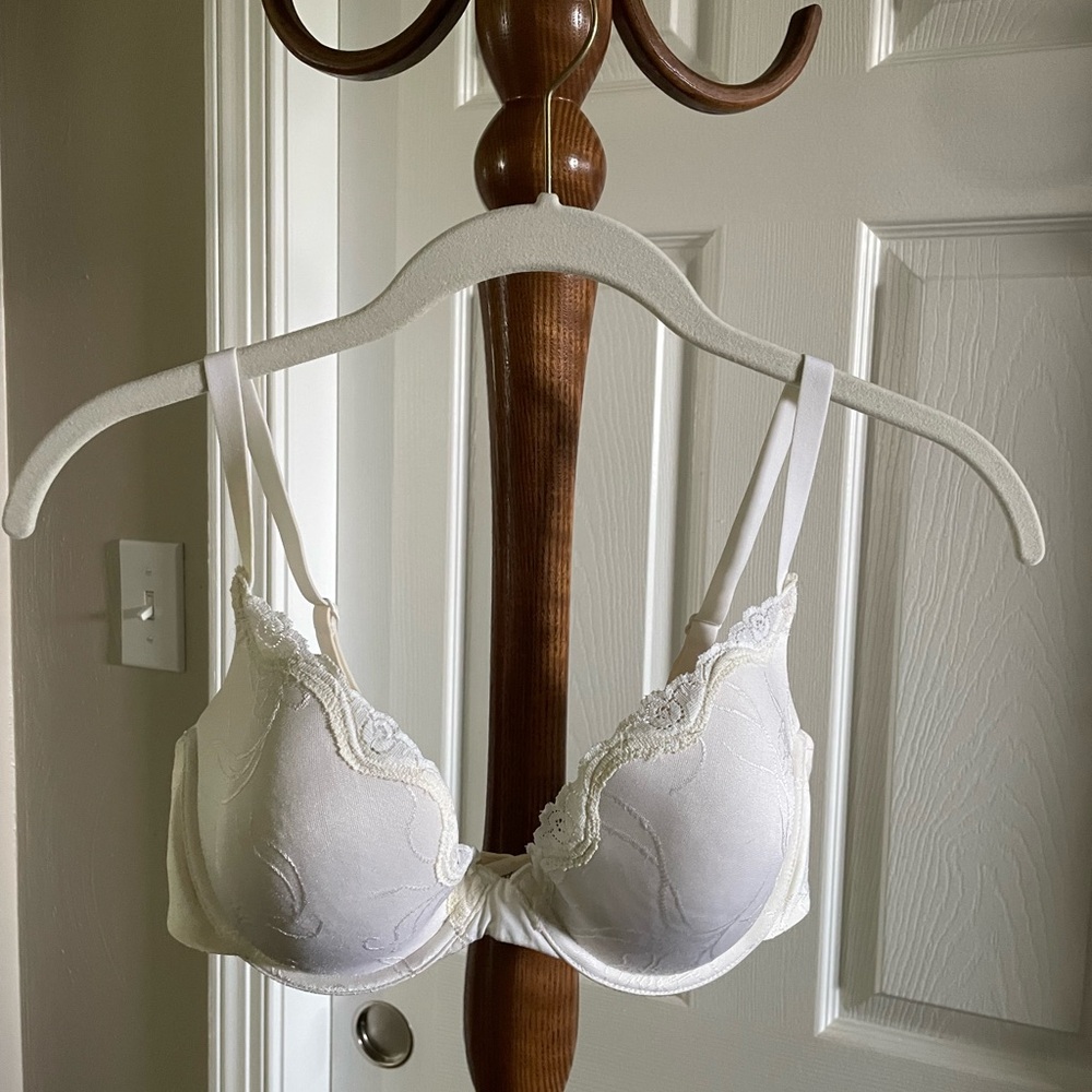Maidenform White Underwire Lace Bra